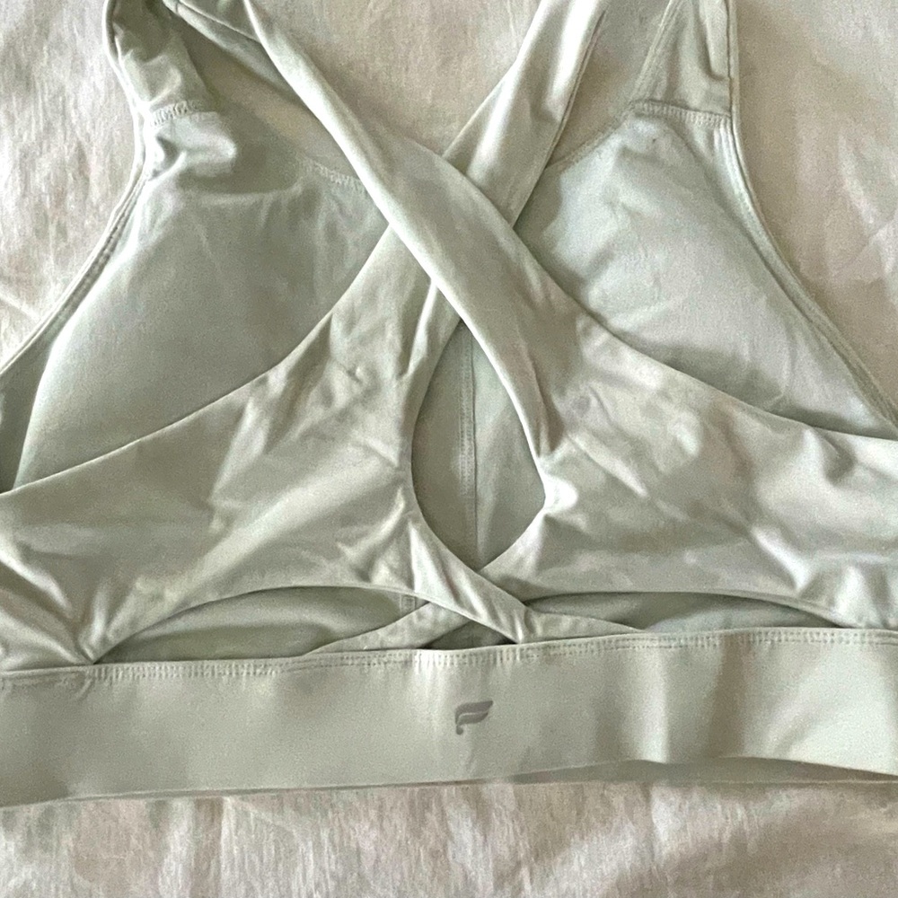 Very nice‎ Fabletics. Sports bra. No size but measurements in pictures.